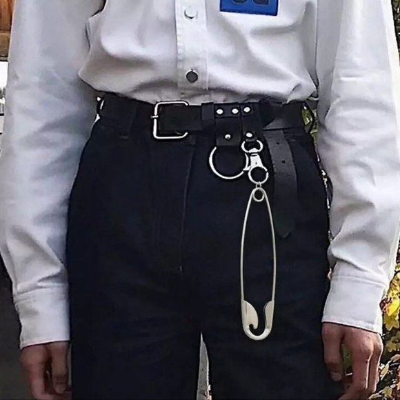 Super and Cute Large Pin Men Women Unisex - Picture 3 of 4